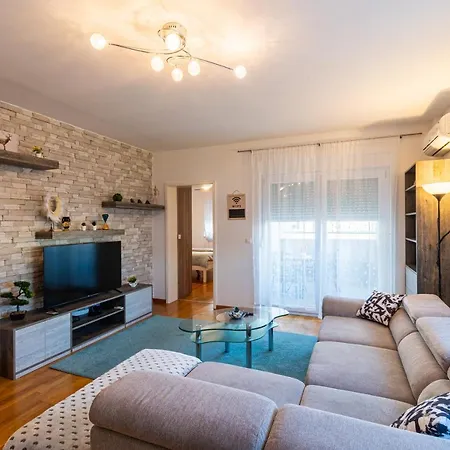 Flexible Selfcheckins 40 - Zagreb - Parking - Big Loggia - New - 2 Beedroms Apartment Exterior photo