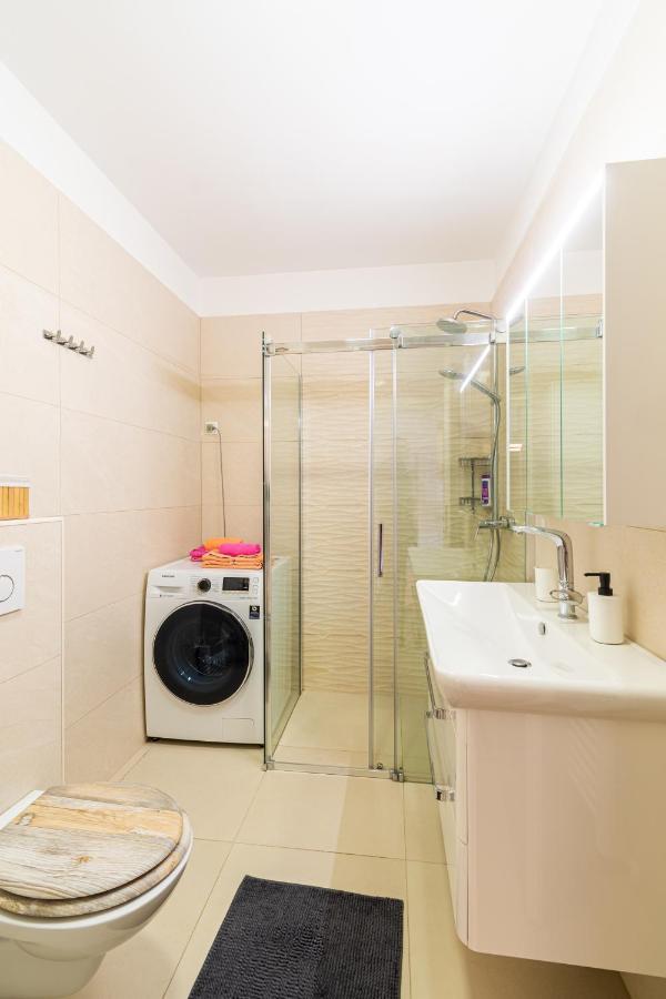 Flexible Selfcheckins 40 - - Parking - Big Loggia - New - 2 Beedroms Apartman Zagreb