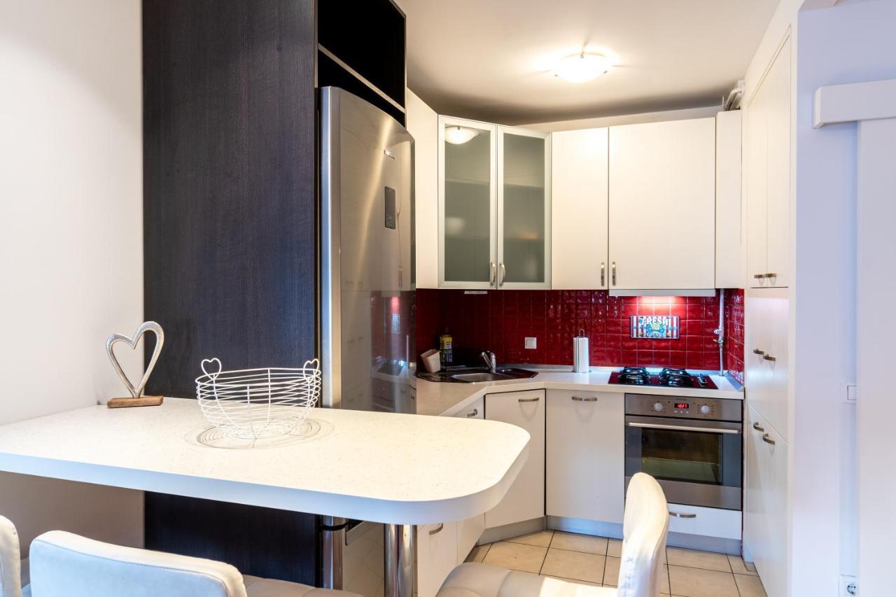 Apartman Flexible Selfcheckins 40 - - Parking - Big Loggia - New - 2 Beedroms