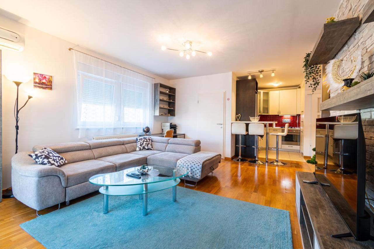 Flexible Selfcheckins 40 - - Parking - Big Loggia - New - 2 Beedroms *