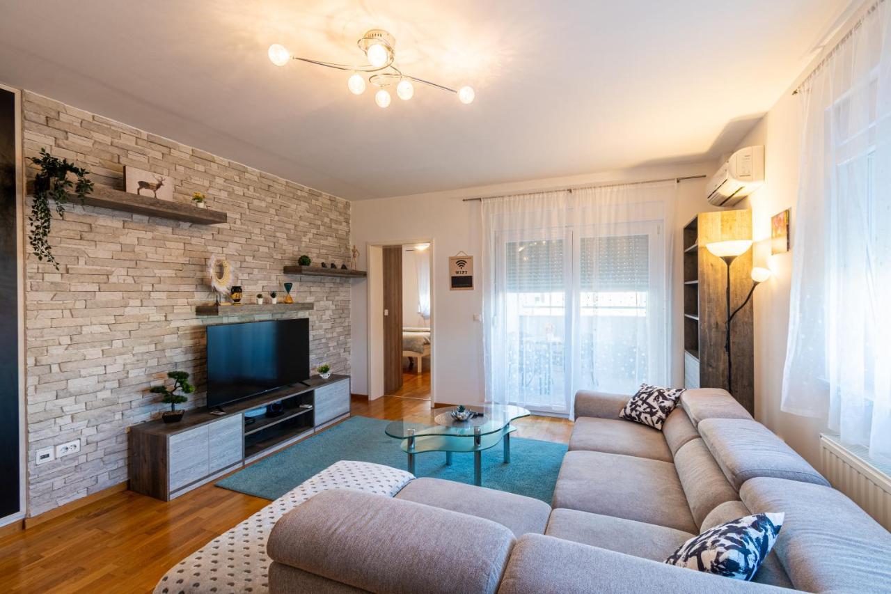 Flexible Selfcheckins 40 - - Parking - Big Loggia - New - 2 Beedroms Apartman *