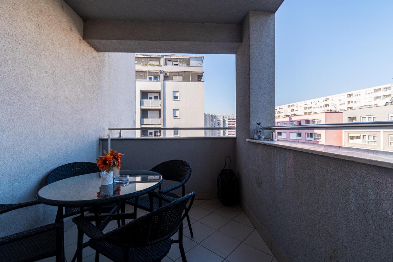 Apartman Flexible Selfcheckins 40 - - Parking - Big Loggia - New - 2 Beedroms Zagreb