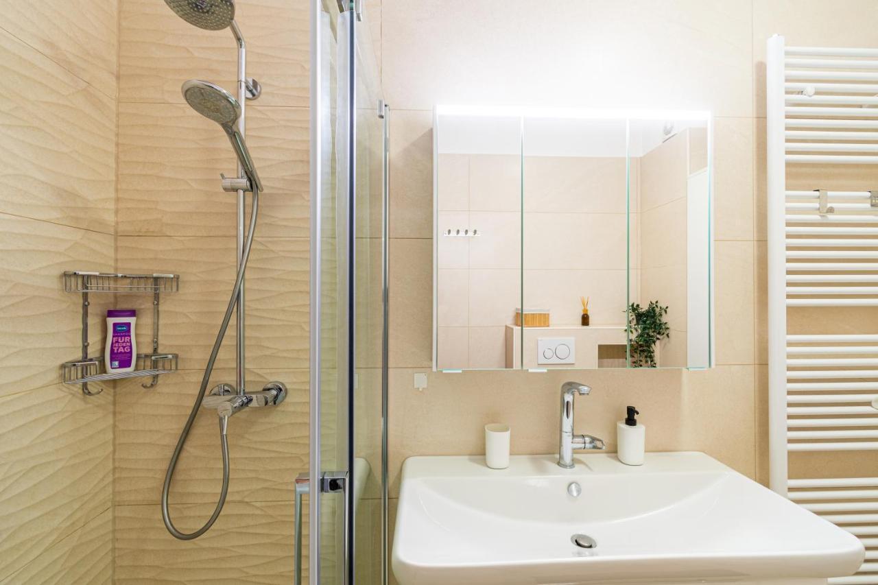 Apartman Flexible Selfcheckins 40 - - Parking - Big Loggia - New - 2 Beedroms