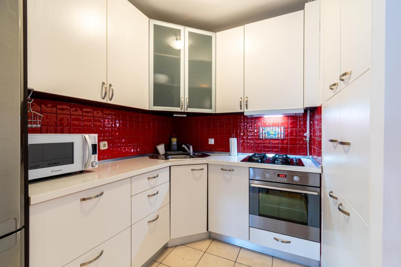 Apartman Flexible Selfcheckins 40 - - Parking - Big Loggia - New - 2 Beedroms