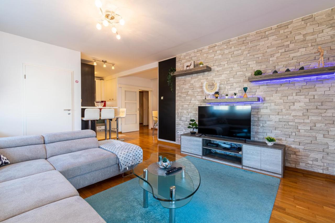Apartman Flexible Selfcheckins 40 - - Parking - Big Loggia - New - 2 Beedroms *