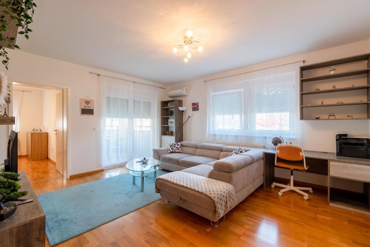 Flexible Selfcheckins 40 - - Parking - Big Loggia - New - 2 Beedroms Zagreb